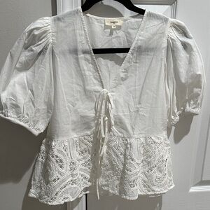SUNCOO White Embroidered Blouse with Puff Sleeves